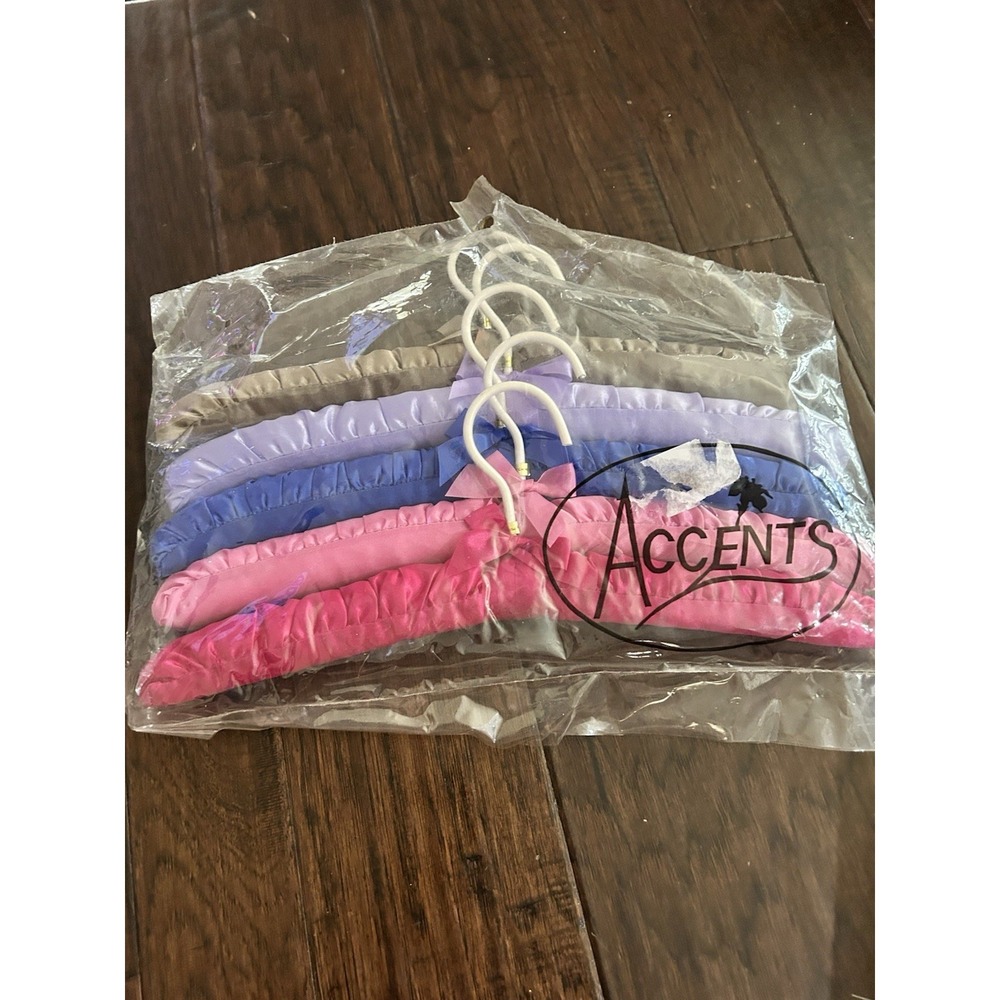 VINTAGE 5 ACCENTS SATIN HANGERS NEW IN PLASTIC PACKAGE Pink Purple Grey